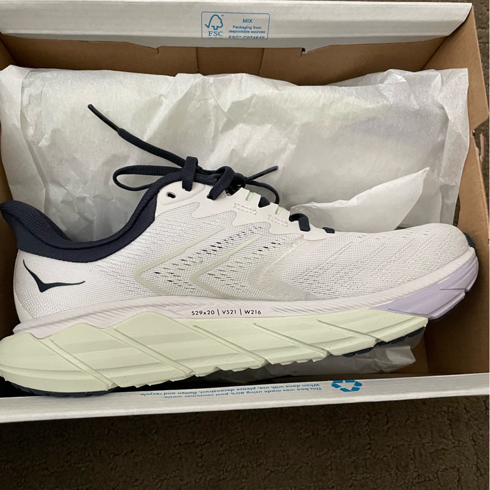 Hoka Arahi 5 size 8